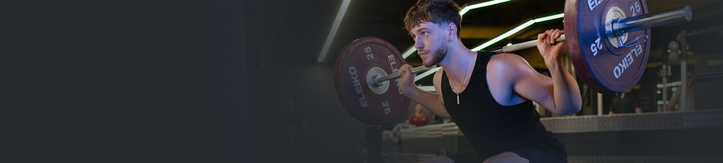 Des espaces conçus et équipés avec du matériel d’entraînement et de compétition pour repousser tes limites dans les sports de force, comme le powerlifting et l’haltérophilie.