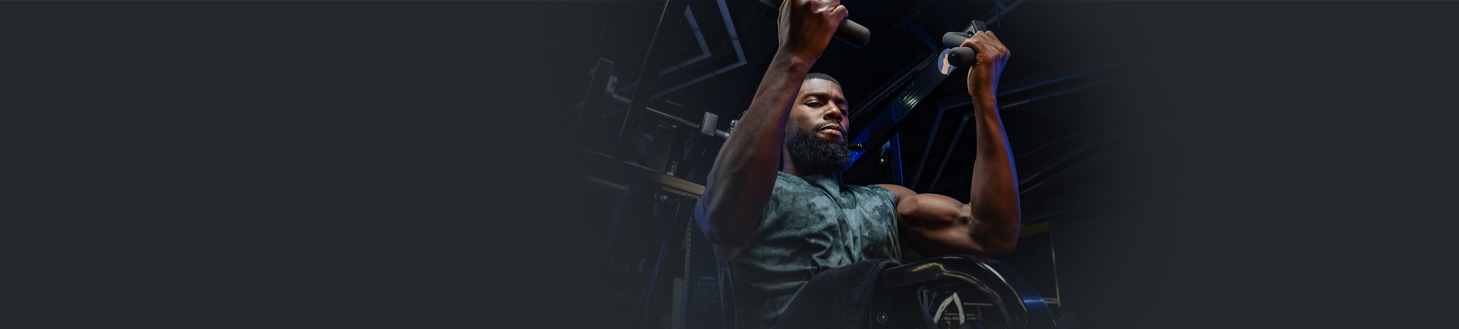 Entraînement qui vise à accroître ta force physique. Augmentation du volume musculaire, de la puissance, et de la résistance du corps.  