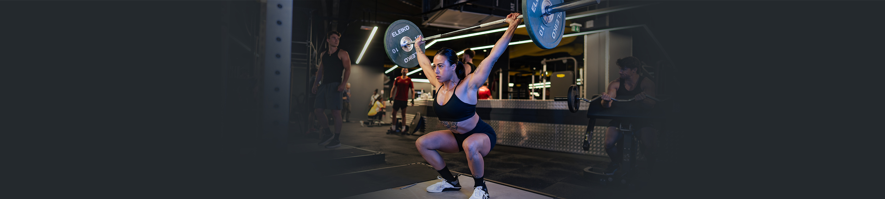 Des espaces conçus et équipés avec du matériel d’entraînement et de compétition pour repousser tes limites dans les sports de force, comme le powerlifting et l’haltérophilie.