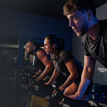 Un espace dédié à des sessions d'indoor cycling 